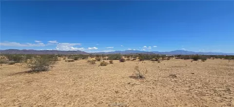 2916 S Pinion Rd, Golden Valley, AZ 86413