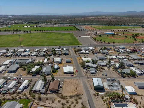 901 Swan Dr, Bullhead City, AZ 86442