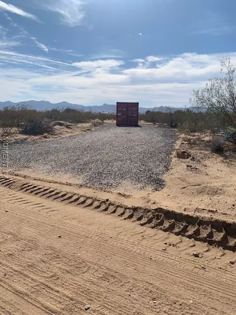 154 N Alpine Rd, Golden Valley, AZ 86413