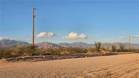 245-21 W 134 W Knox Dr, Yucca, AZ 86438