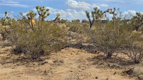 208-27 S 196a S Ernest Rd, Yucca, AZ 86438