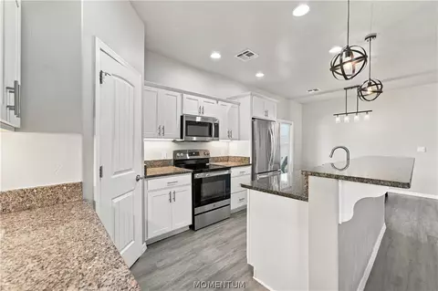Kitchen - 1729 Pasadena Ave, Kingman, AZ 86401 photo 2 of 4