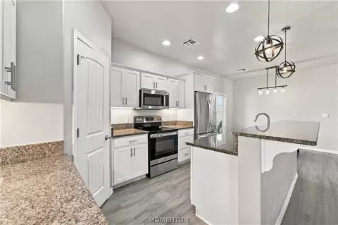 Kitchen - 1729 Pasadena Ave, Kingman, AZ 86401 photo 2 of 4