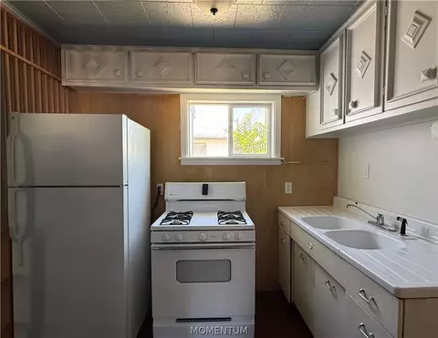 Kitchen - 2029 Simms Ave, Kingman, AZ 86401 photo 2 of 2