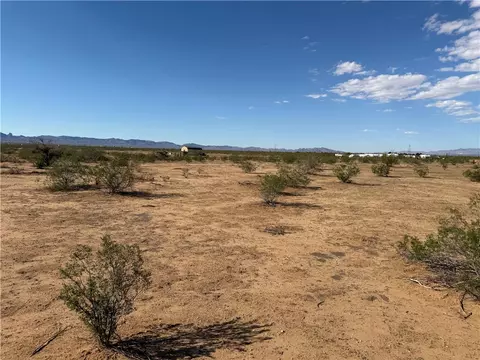 2693 S Pinion Rd, Golden Valley, AZ 86413