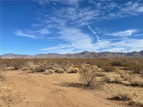 3955 N Aguila Rd, Golden Valley, AZ 86413
