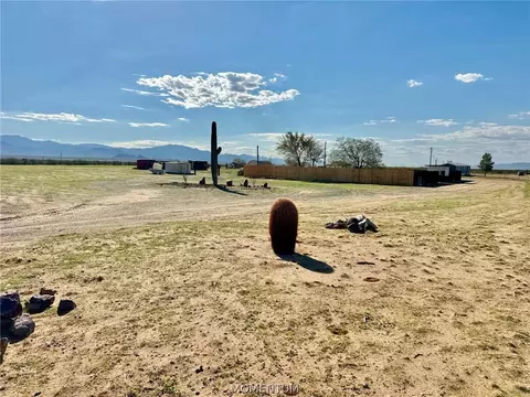 5610 W Unkar Dr, Golden Valley, AZ 86413