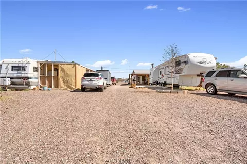 Exterior - 27675 Stone Ave, Bouse, AZ 85325 photo 5 of 8