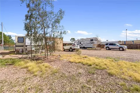 Exterior - 27675 Stone Ave, Bouse, AZ 85325 photo 6 of 8