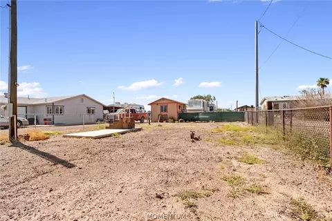 Exterior - 27675 Stone Ave, Bouse, AZ 85325 photo 7 of 8