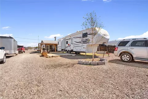 Exterior - 27675 Stone Ave, Bouse, AZ 85325 photo 4 of 8