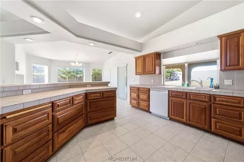 Kitchen - 5565 N Storm Cloud Dr, Kingman, AZ 86409 photo 4 of 4