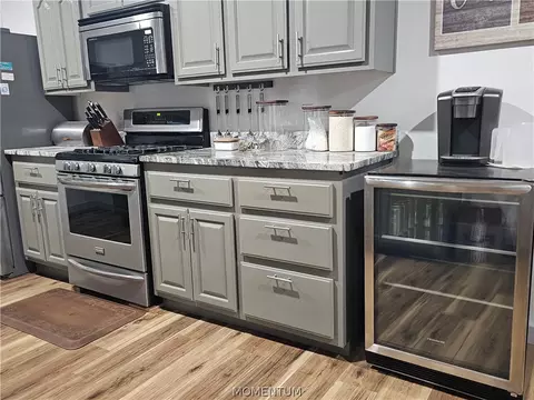 Kitchen - 512 E Oak St, Kingman, AZ 86401 photo 3 of 5