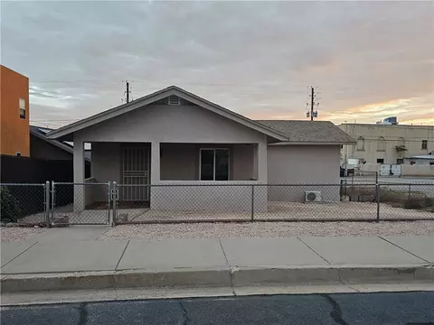 Exterior - 512 E Oak St, Kingman, AZ 86401 photo 5 of 6