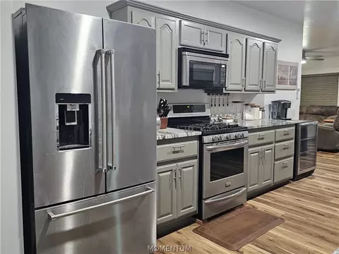 Kitchen - 512 E Oak St, Kingman, AZ 86401 photo 1 of 5