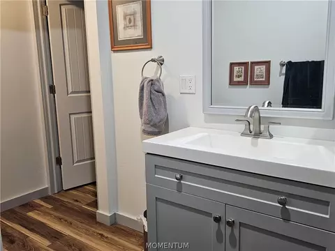Bath - 512 E Oak St, Kingman, AZ 86401 photo 1 of 2