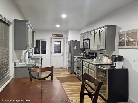 Kitchen - 512 E Oak St, Kingman, AZ 86401 photo 4 of 5