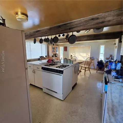 Kitchen - 9475 E Hugunin Ln, Kingman, AZ 86401 photo 4 of 5