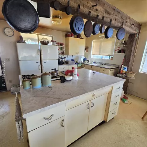 Kitchen - 9475 E Hugunin Ln, Kingman, AZ 86401 photo 2 of 5