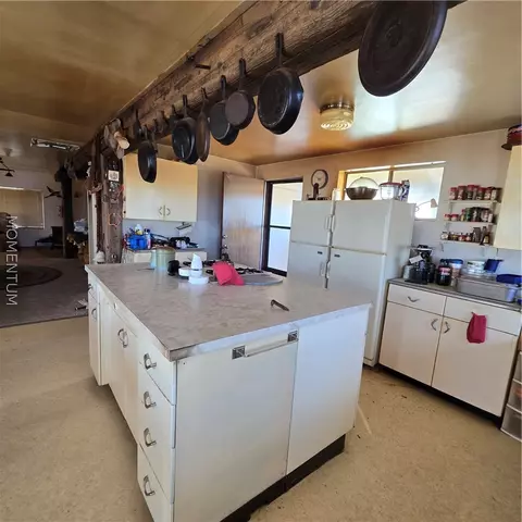 Kitchen - 9475 E Hugunin Ln, Kingman, AZ 86401 photo 3 of 5