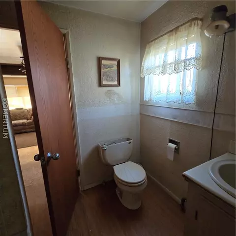 Bath - 9475 E Hugunin Ln, Kingman, AZ 86401 photo 2 of 3