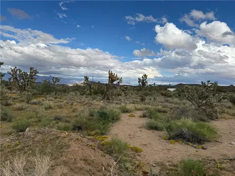 18465 N Six Gun Dr, Dolan Springs, AZ 86441