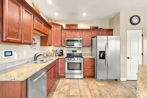 Kitchen - 2839 Harrod Ave, Kingman, AZ 86401 photo 3 of 4