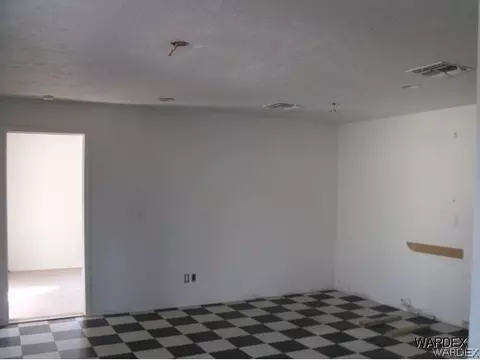 860 E Beverly Ave, Kingman, AZ 86409 photo 3