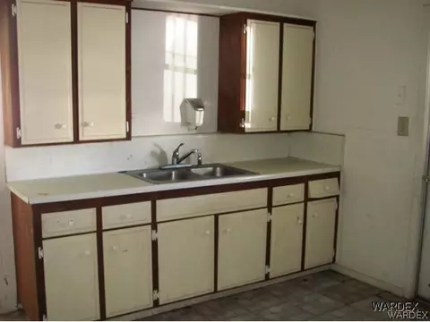 208 Walnut St, Needles, CA 92363 photo 2