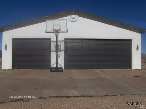 16435 E Dawn Dr, Truxton, AZ 86434 photo 2