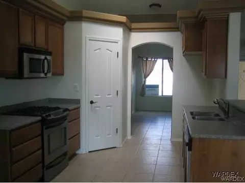 3342 E Coarra Dr, Kingman, AZ 86409 photo 4