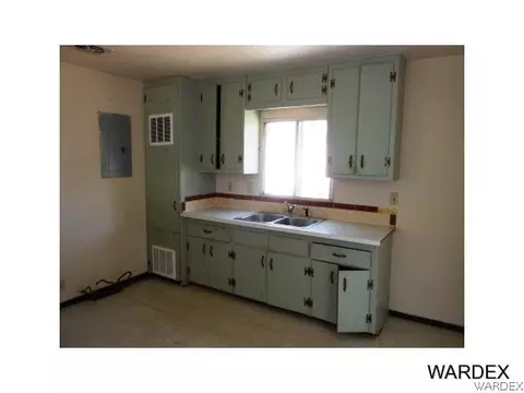 308 D St, Needles, CA 92363 photo 4