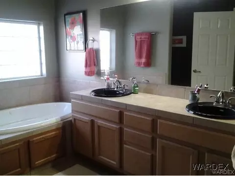 2436 Natalie St, Kingman, AZ 86401 photo 8