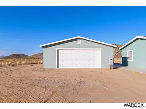 2453 E Buckeye Rd, Kingman, AZ 86409 photo 2