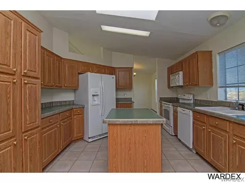 2453 E Buckeye Rd, Kingman, AZ 86409 photo 3