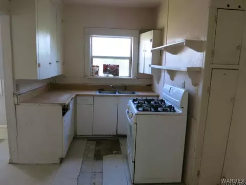 205 Spruce St, Needles, CA 92363 photo 2