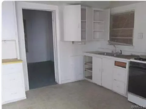 319 E St, Needles, CA 92363 photo 7
