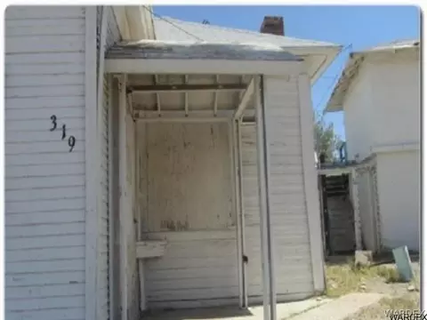 319 E St, Needles, CA 92363 photo 2
