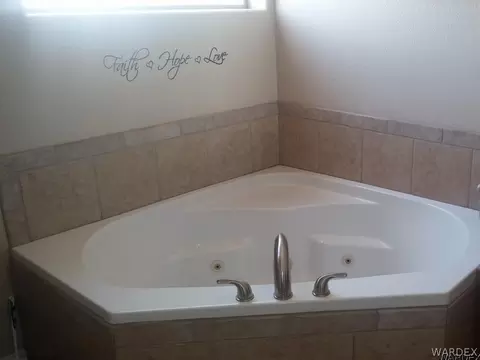7158 E Stoneaxe Dr, Kingman, AZ 86401 photo 2