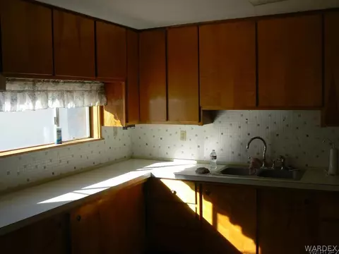 842 E Beverly Ave, Kingman, AZ 86409 photo 4
