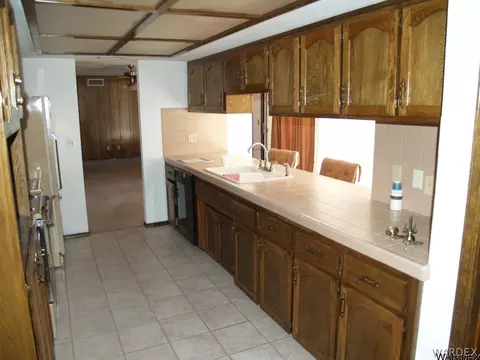 7922 E Saddleback Dr, Kingman, AZ 86401 photo 2