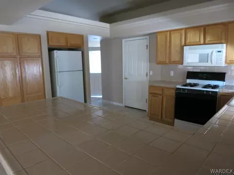 2208 Casa Loma St, Needles, CA 92363 photo 3