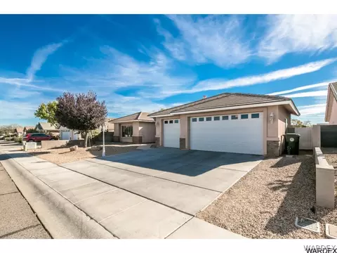 2056 John Wayne Dr, Kingman, AZ 86409 photo 3