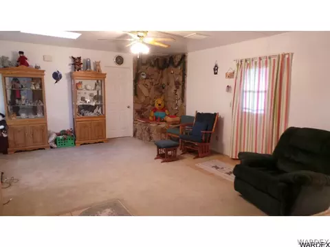 565 E Beverly Ave, Kingman, AZ 86409 photo 2