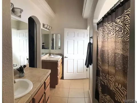 7811 E Devils Arch Dr, Kingman, AZ 86401 photo 4