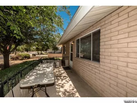 585 E Berk Ave, Kingman, AZ 86409 photo 8
