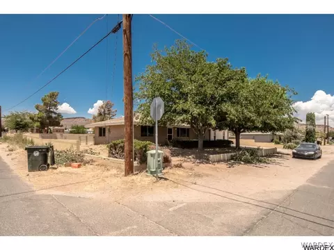585 E Berk Ave, Kingman, AZ 86409 photo 2