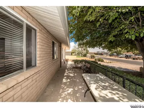 585 E Berk Ave, Kingman, AZ 86409 photo 9