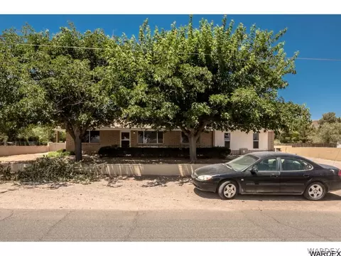 585 E Berk Ave, Kingman, AZ 86409 photo 1