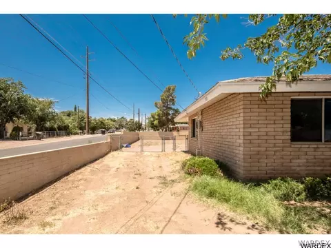585 E Berk Ave, Kingman, AZ 86409 photo 4